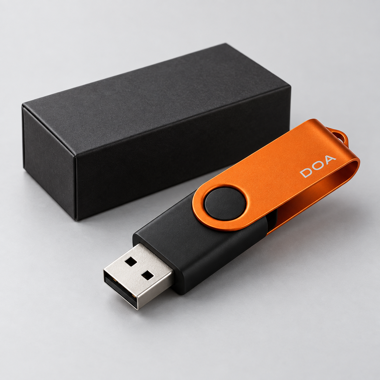 Logo Baskılı 32 GB USB Bellek – Metal Promosyon Siyah ve turuncu metal gövdeli logo baskılı 32 GB USB bellek